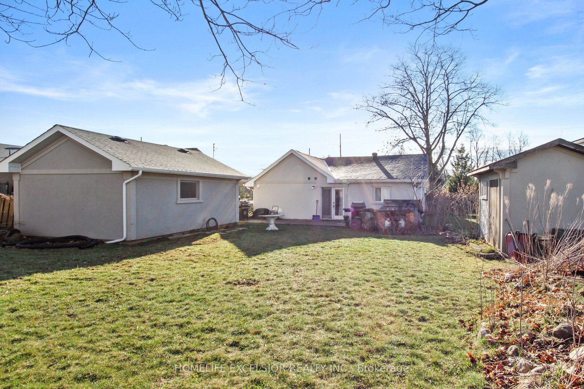 827 Essa Road Property Photo 4