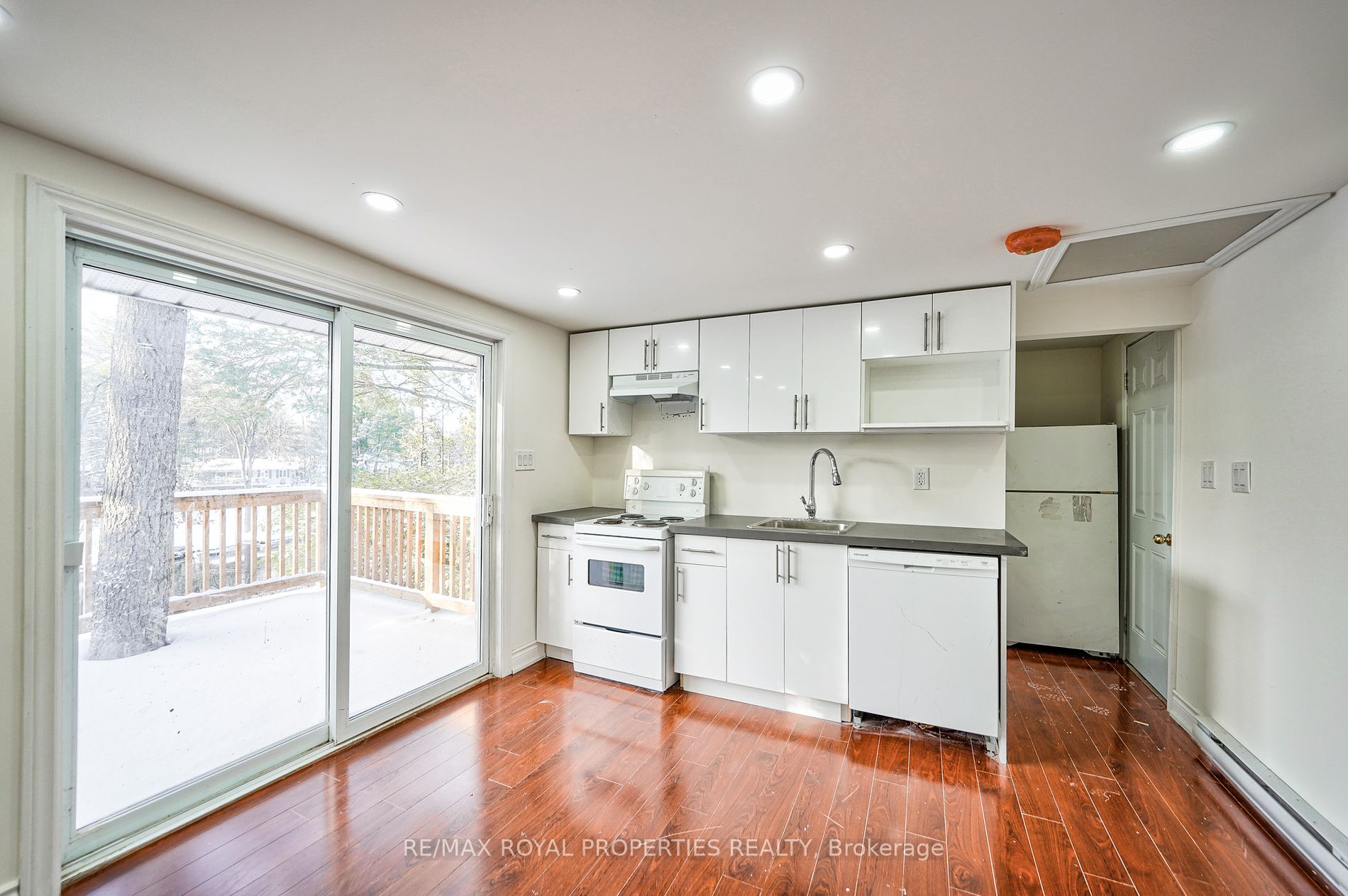 8144 Laidlaw Ave Property Photo