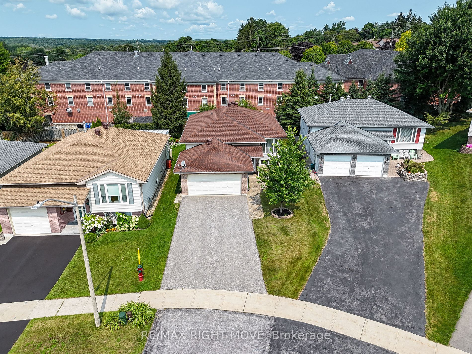32 Jordon Cres Property Photo 12