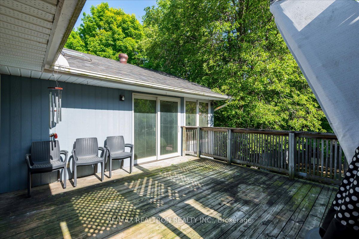 16 Tower Cres Property Photo 3