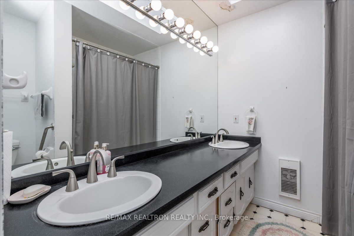 16 Tower Cres Property Photo 14