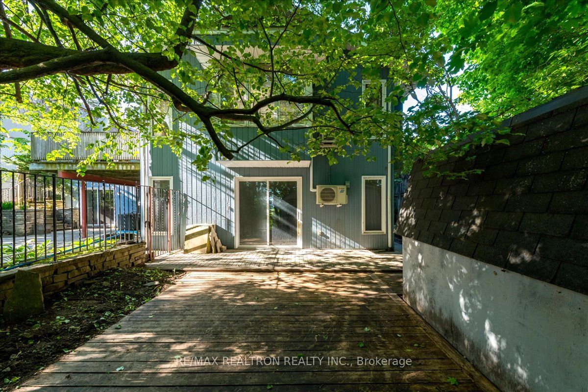 16 Tower Cres Property Photo 28