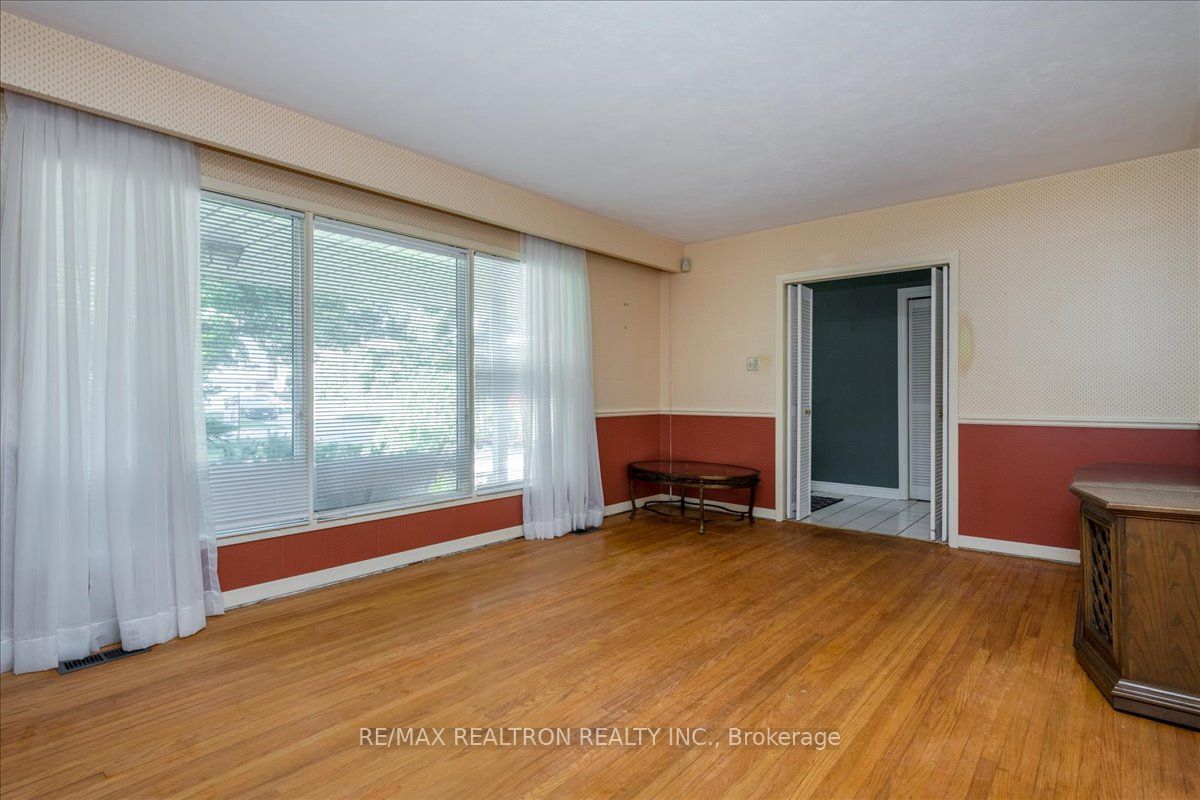 16 Tower Cres Property Photo 32