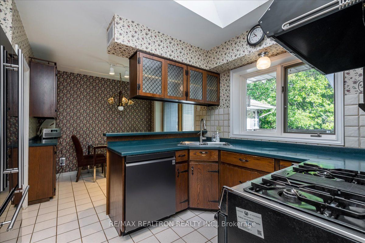 16 Tower Cres Property Photo 36