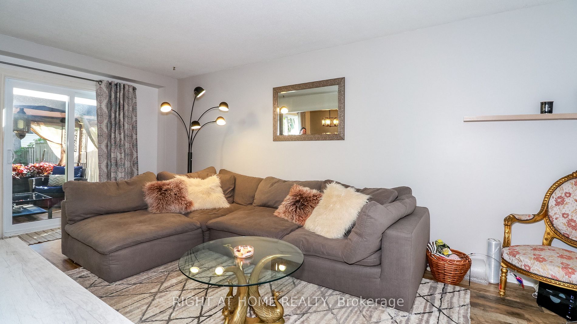 96 Chaucer Cres Property Photo 8