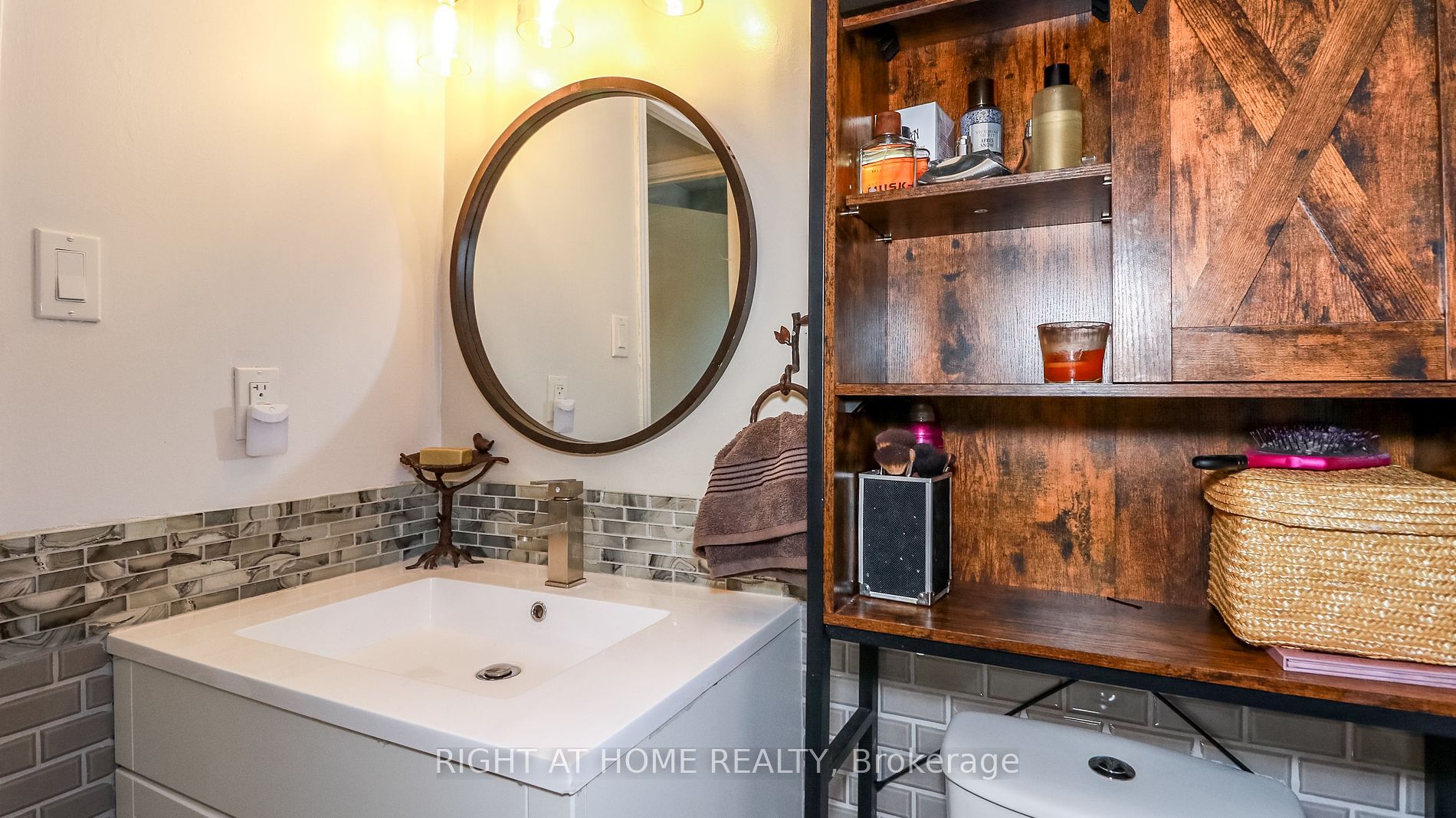 96 Chaucer Cres Property Photo 11