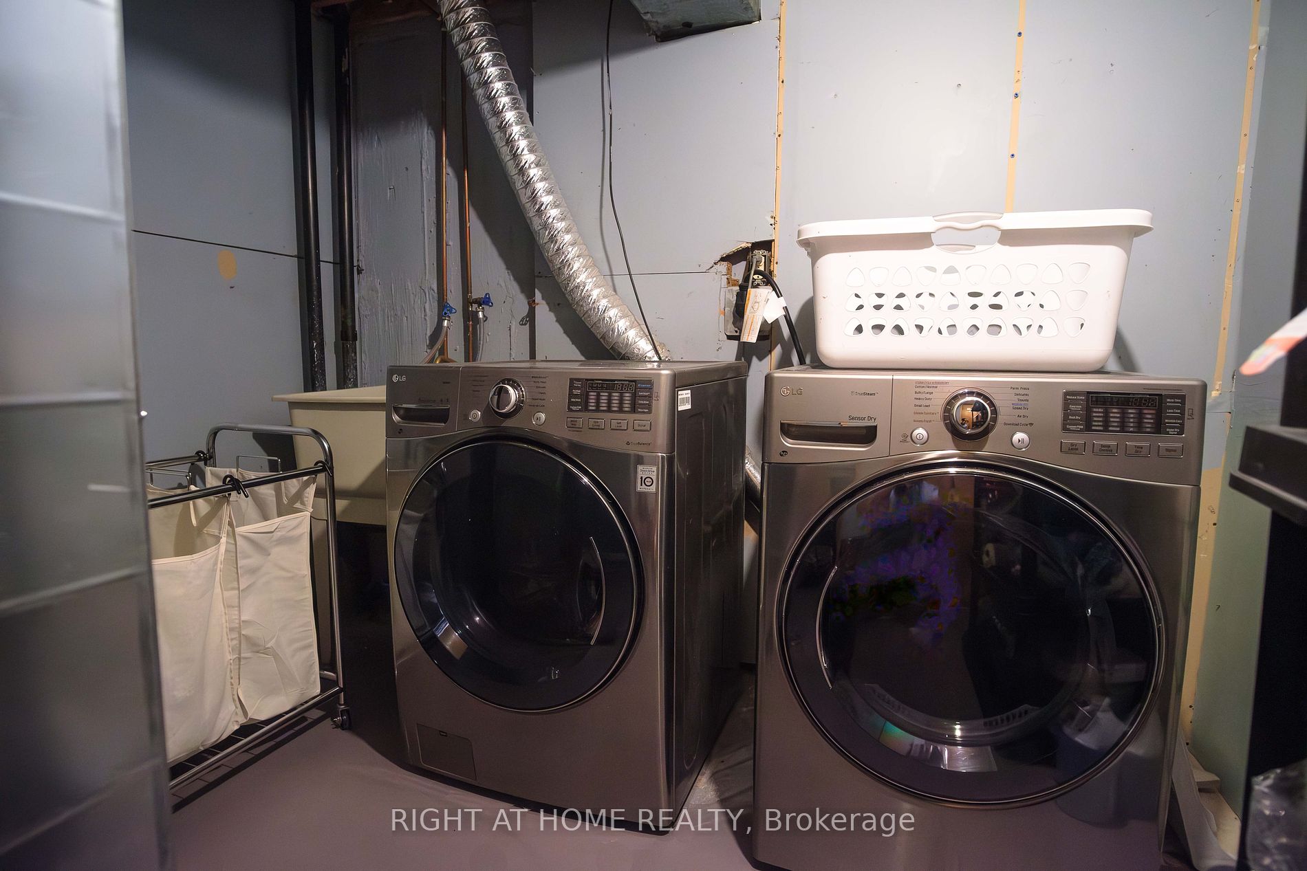 96 Chaucer Cres Property Photo 18