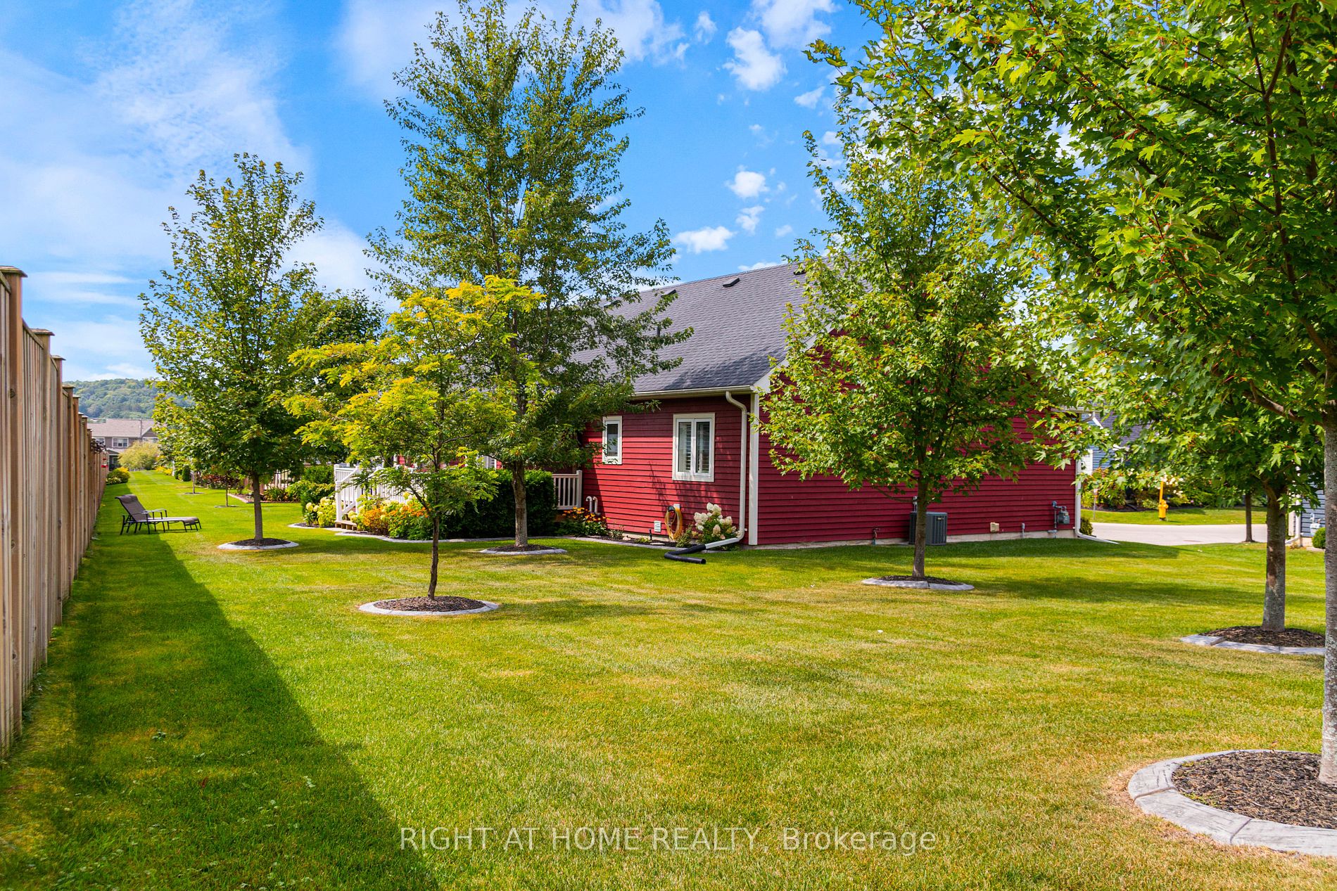 20 Grew Cres Property Photo 3