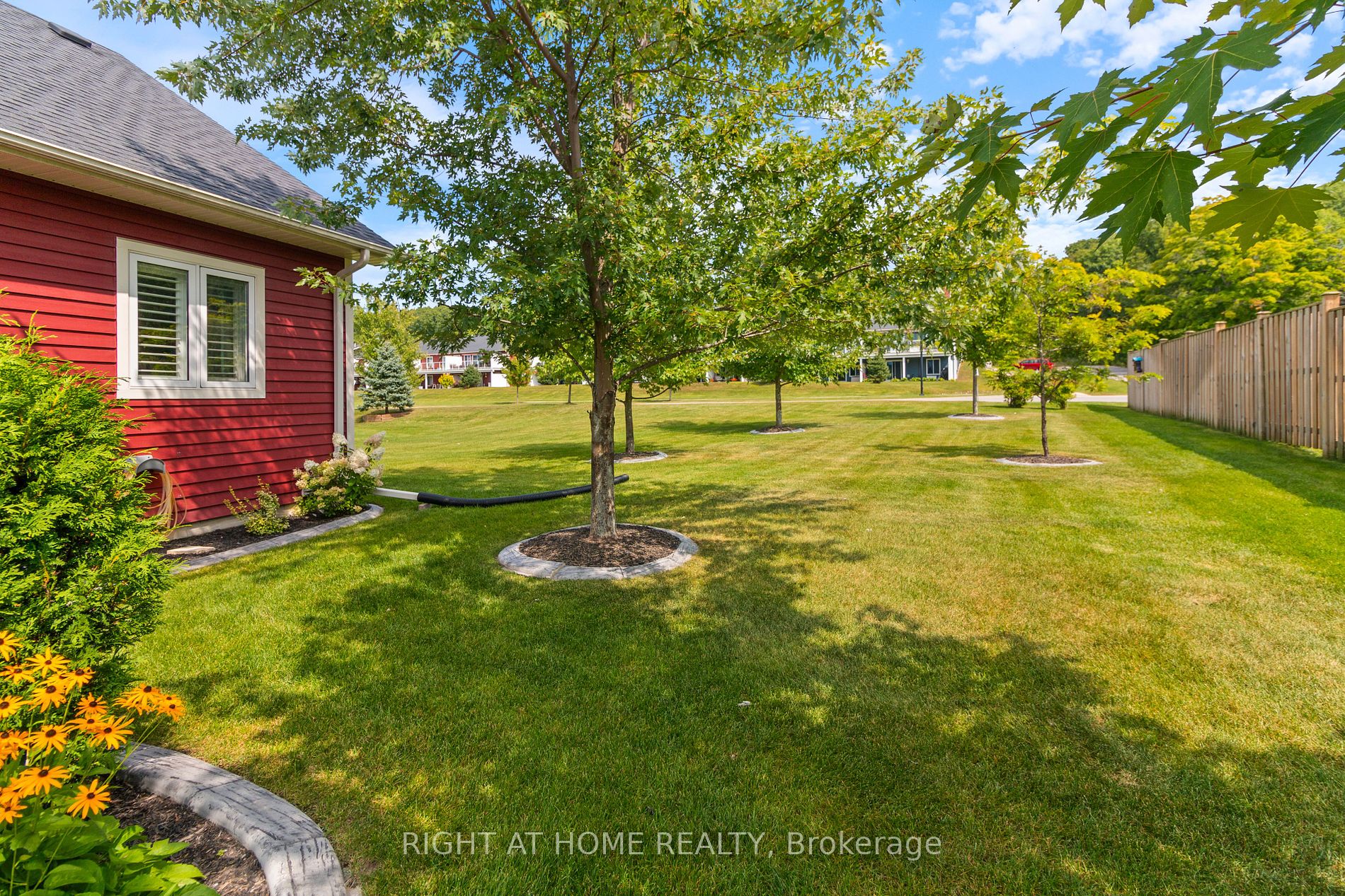 20 Grew Cres Property Photo 6