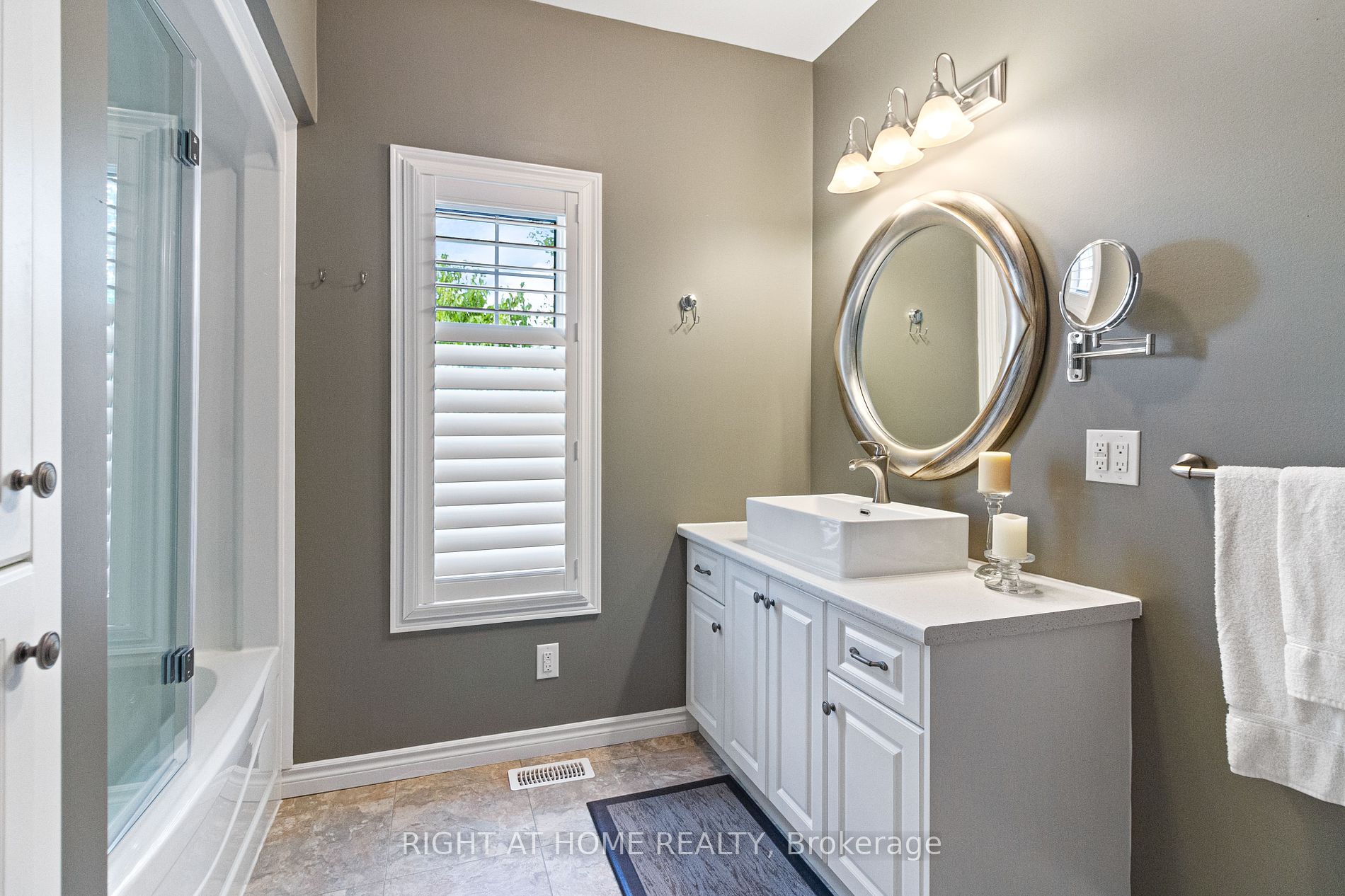 20 Grew Cres Property Photo 27