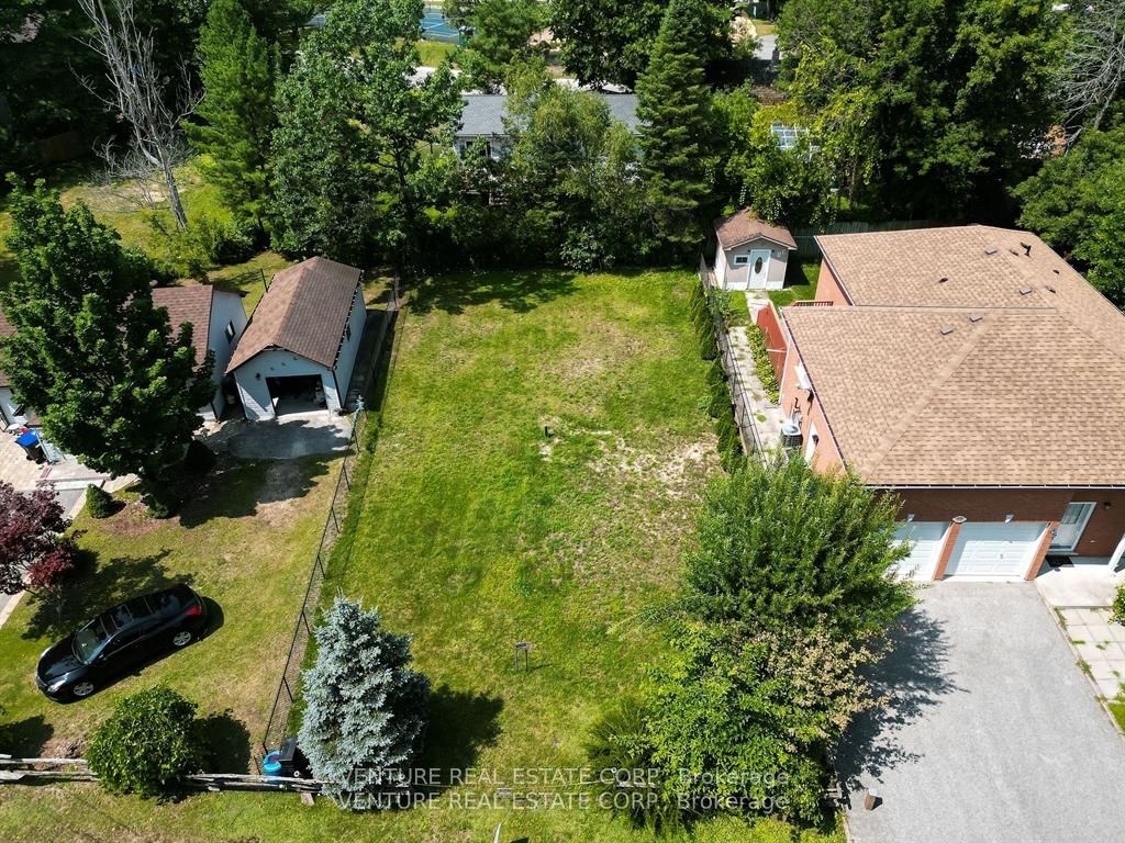 74 Forest Ave Property Photo 3