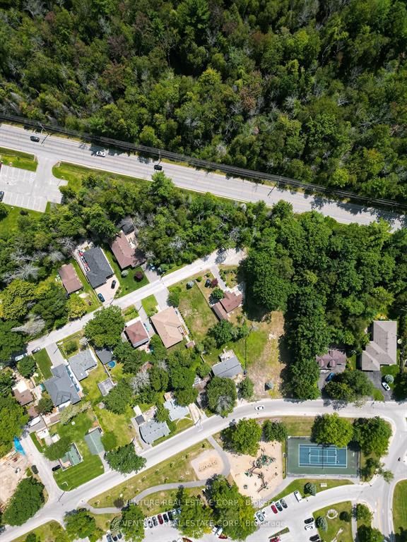 74 Forest Ave Property Photo 5