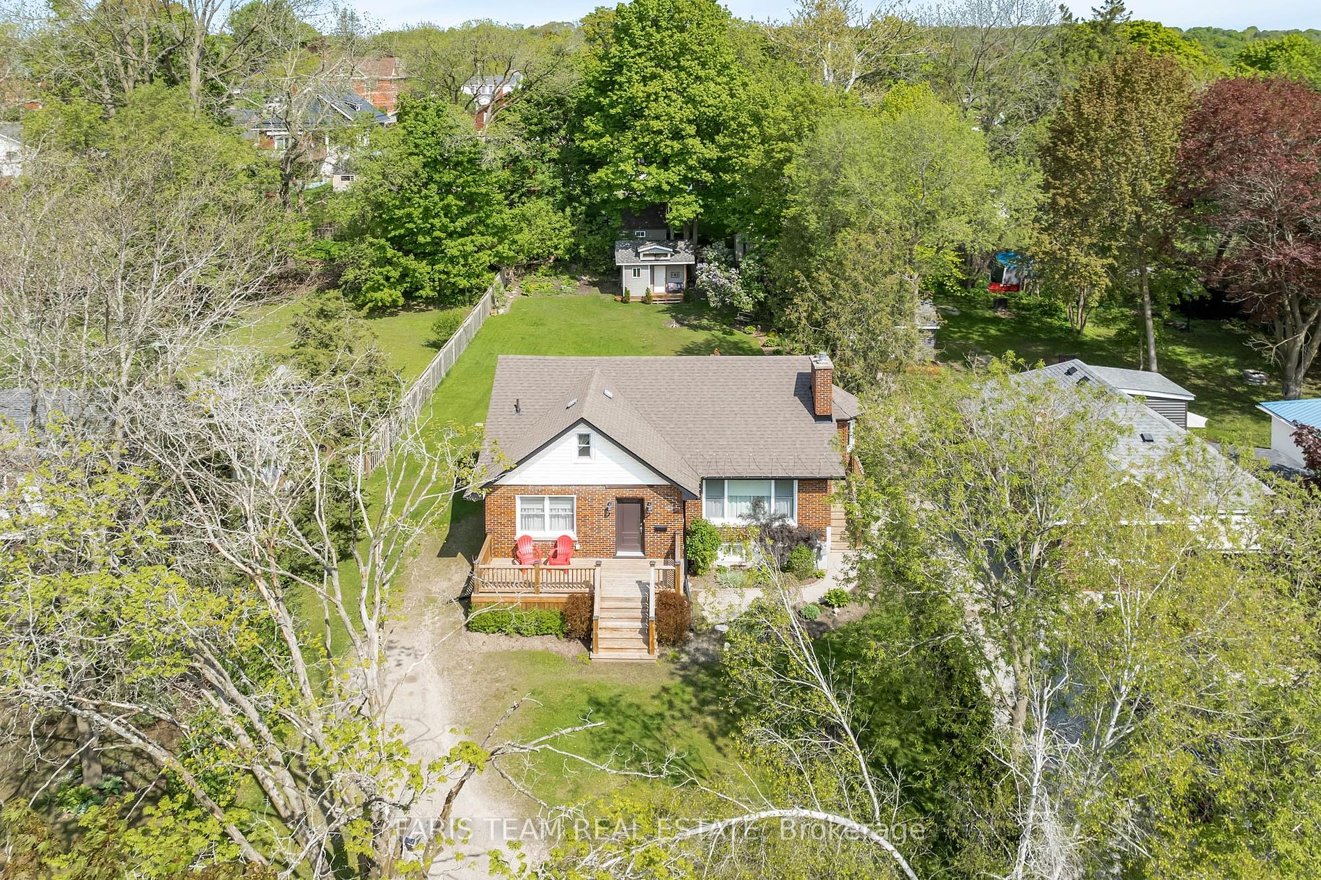 208 Edward St Property Photo 1