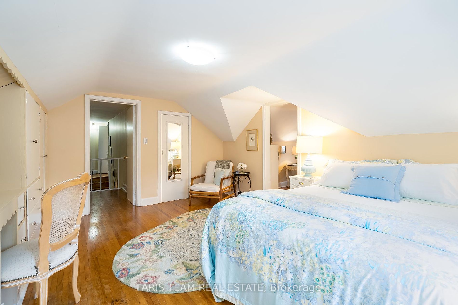 208 Edward St Property Photo 3