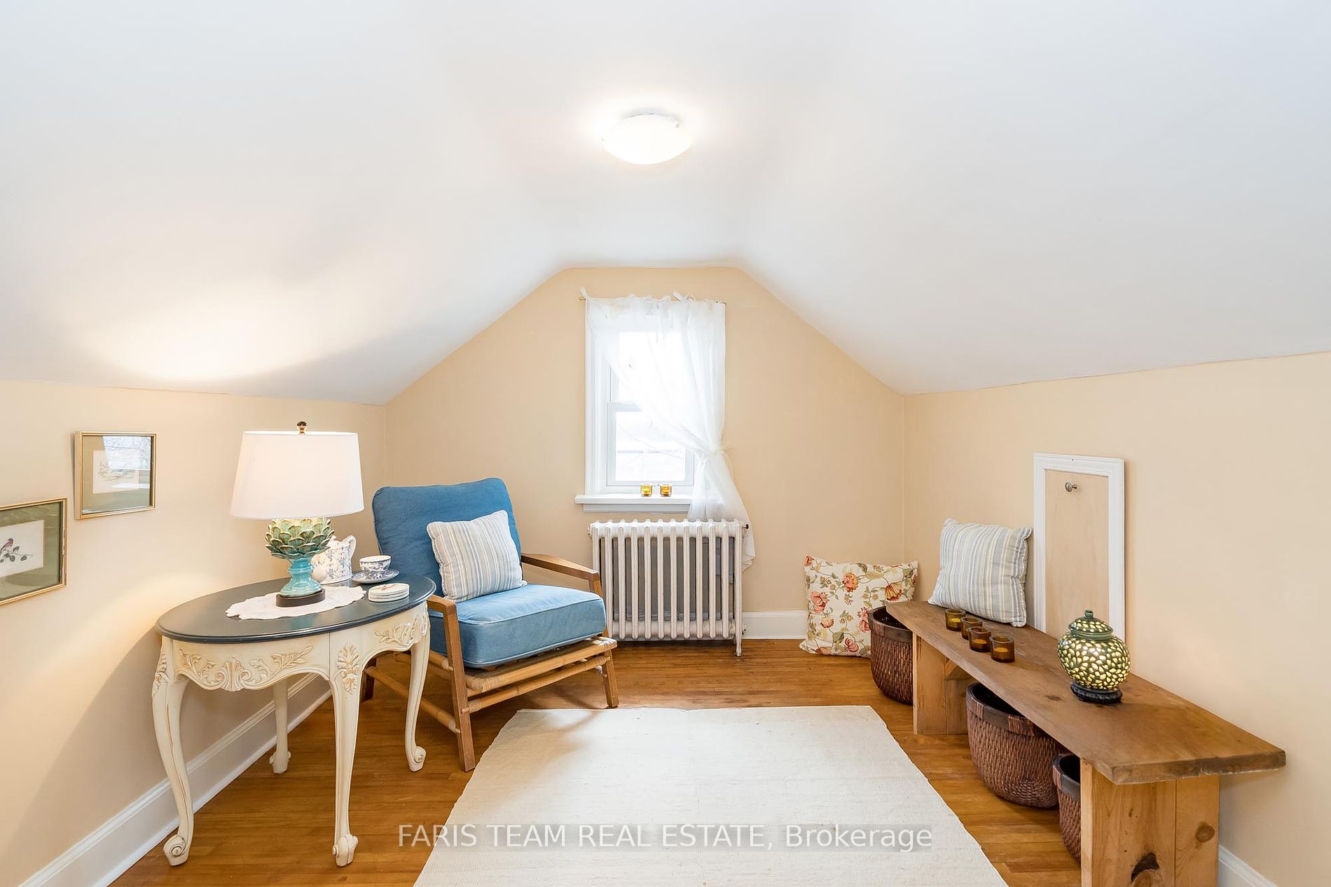 208 Edward St Property Photo 4
