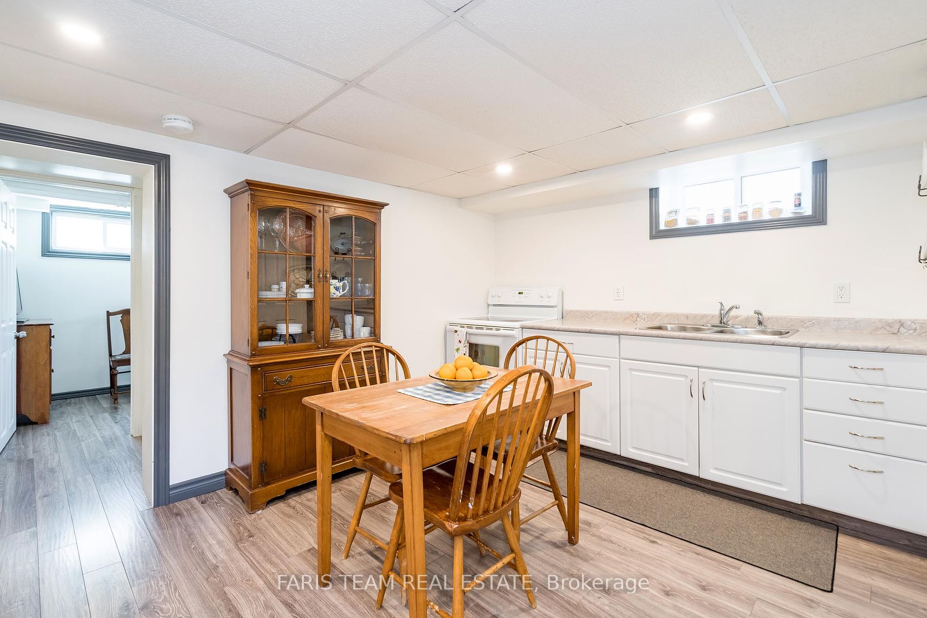 208 Edward St Property Photo 9