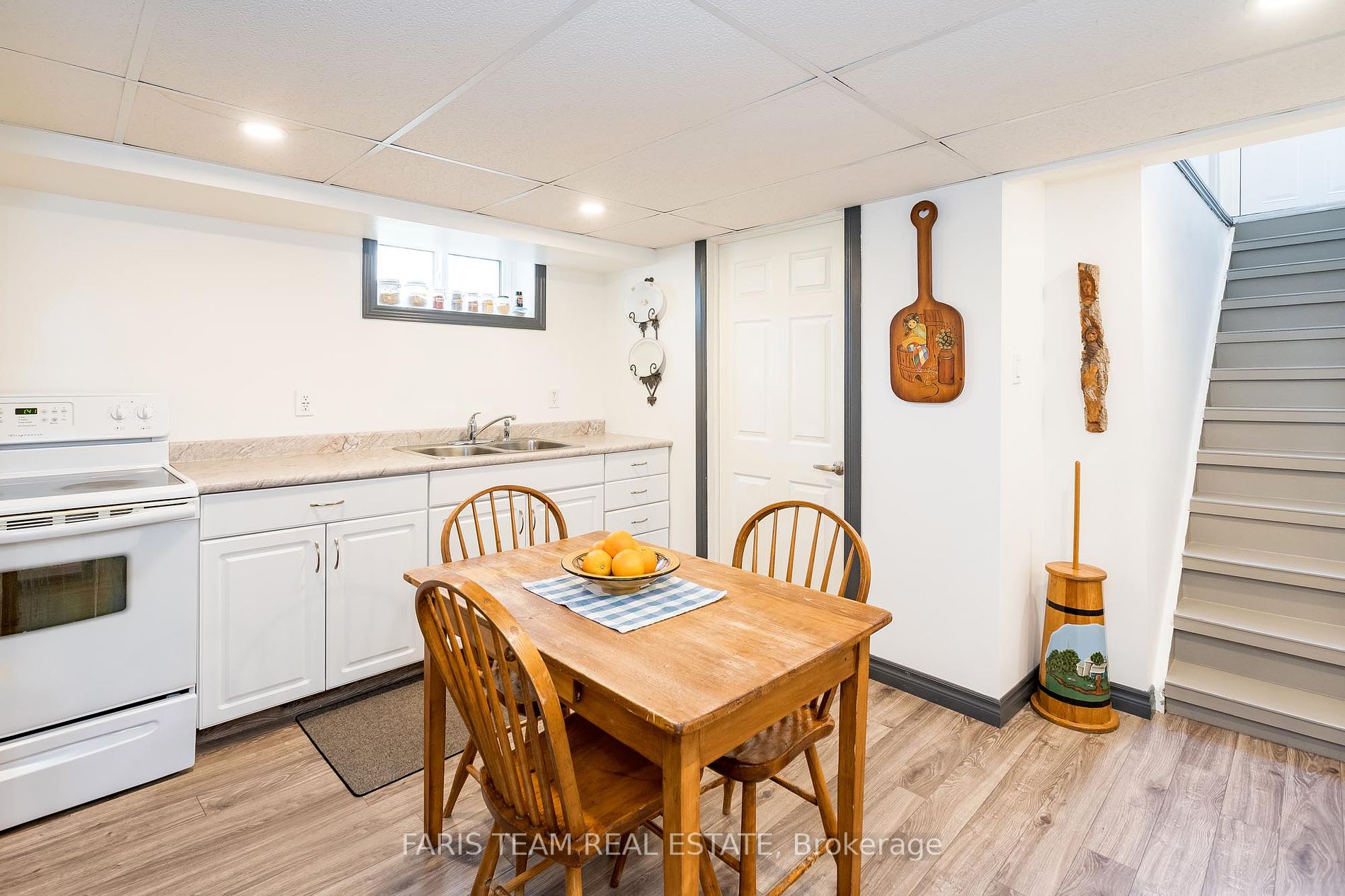 208 Edward St Property Photo 10