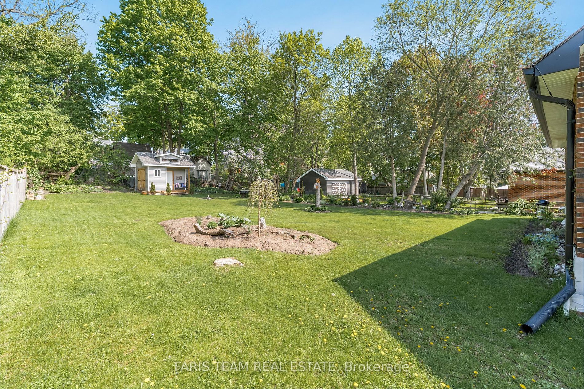 208 Edward St Property Photo 16