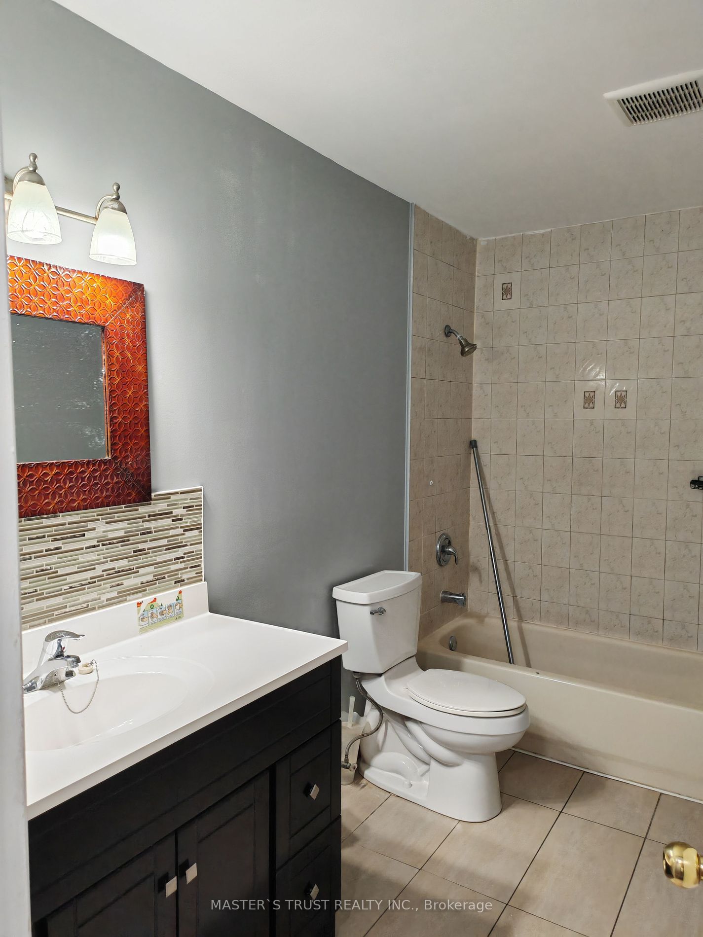 286 Georgian Dr Property Photo 3