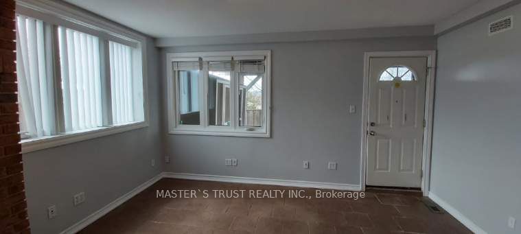 286 Georgian Dr Property Photo 6