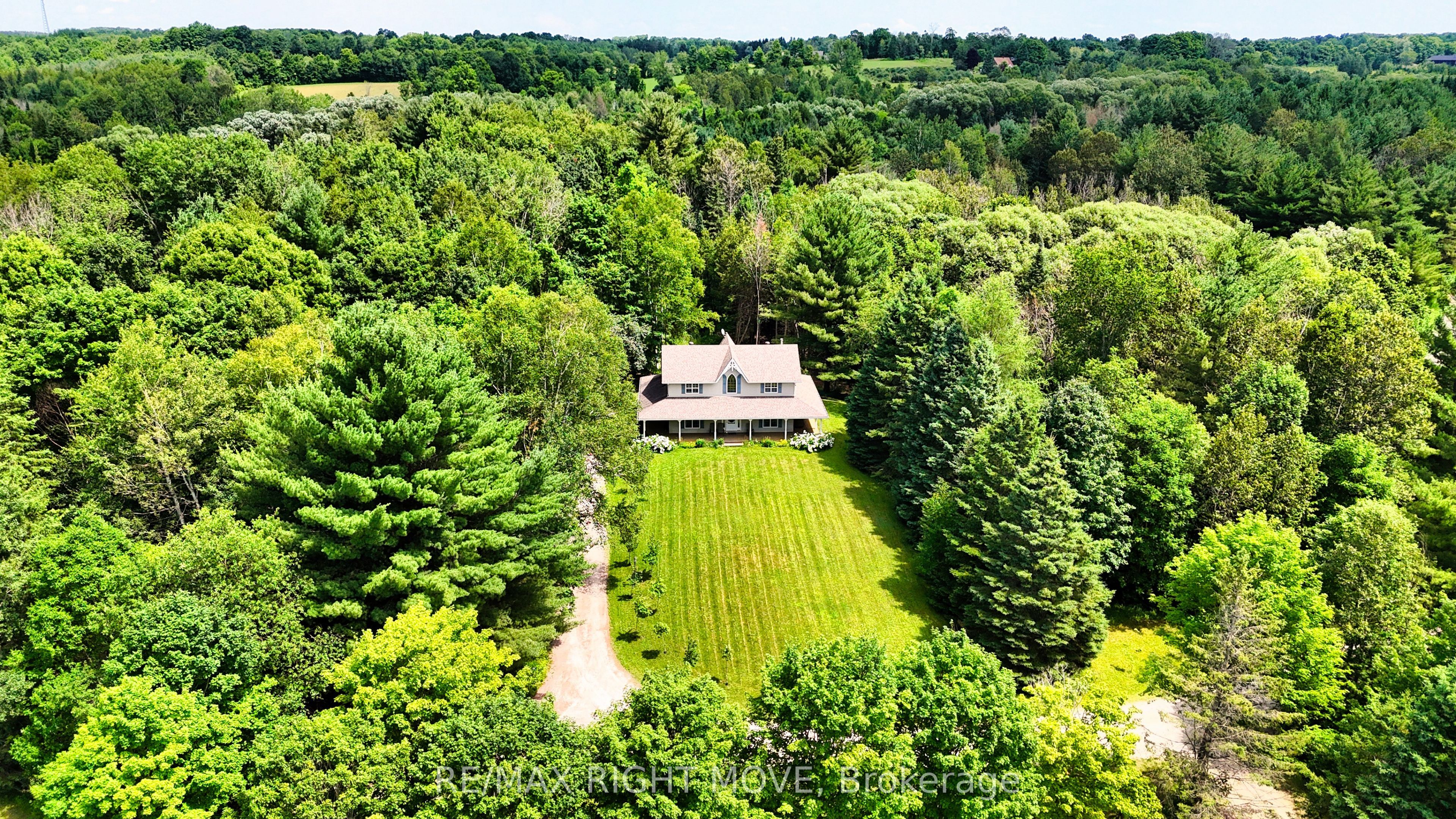 1390 Warminster Sideroad Property Photo 3