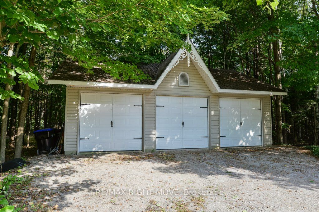 1390 Warminster Sideroad Property Photo 6