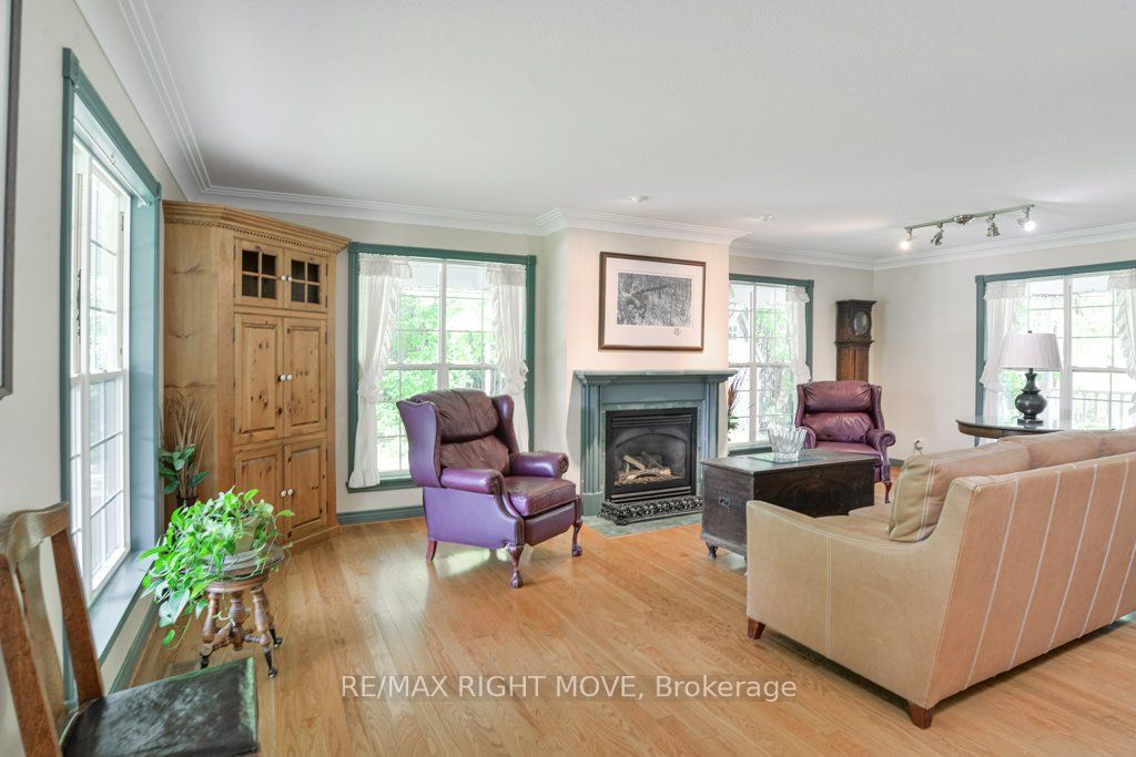 1390 Warminster Side Road Property Photo 9