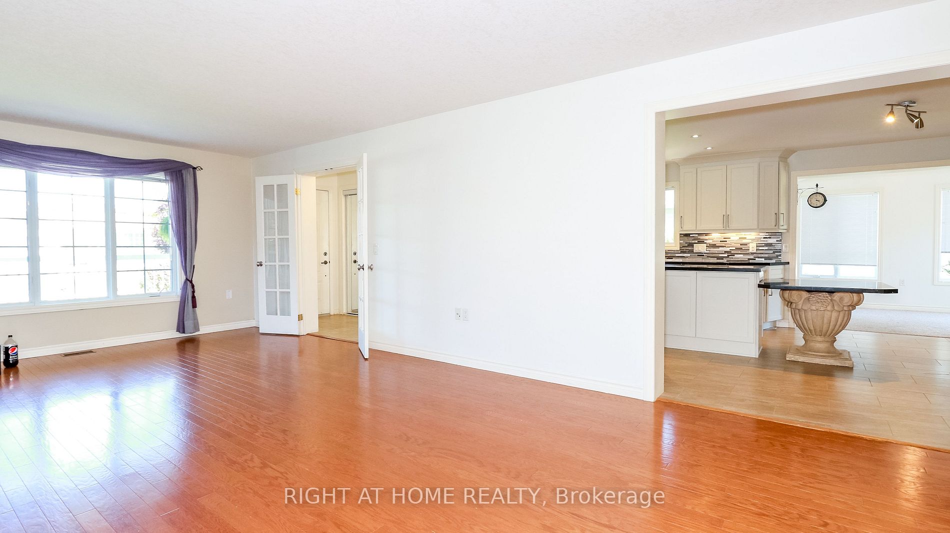14 Illinois Cres Property Photo 5