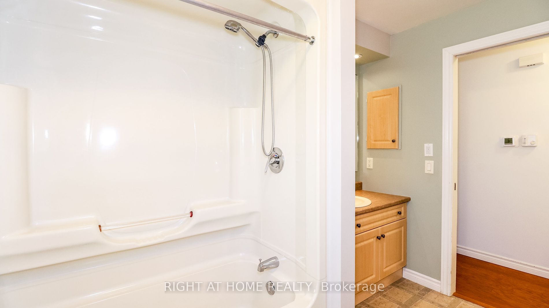 14 Illinois Cres Property Photo 11