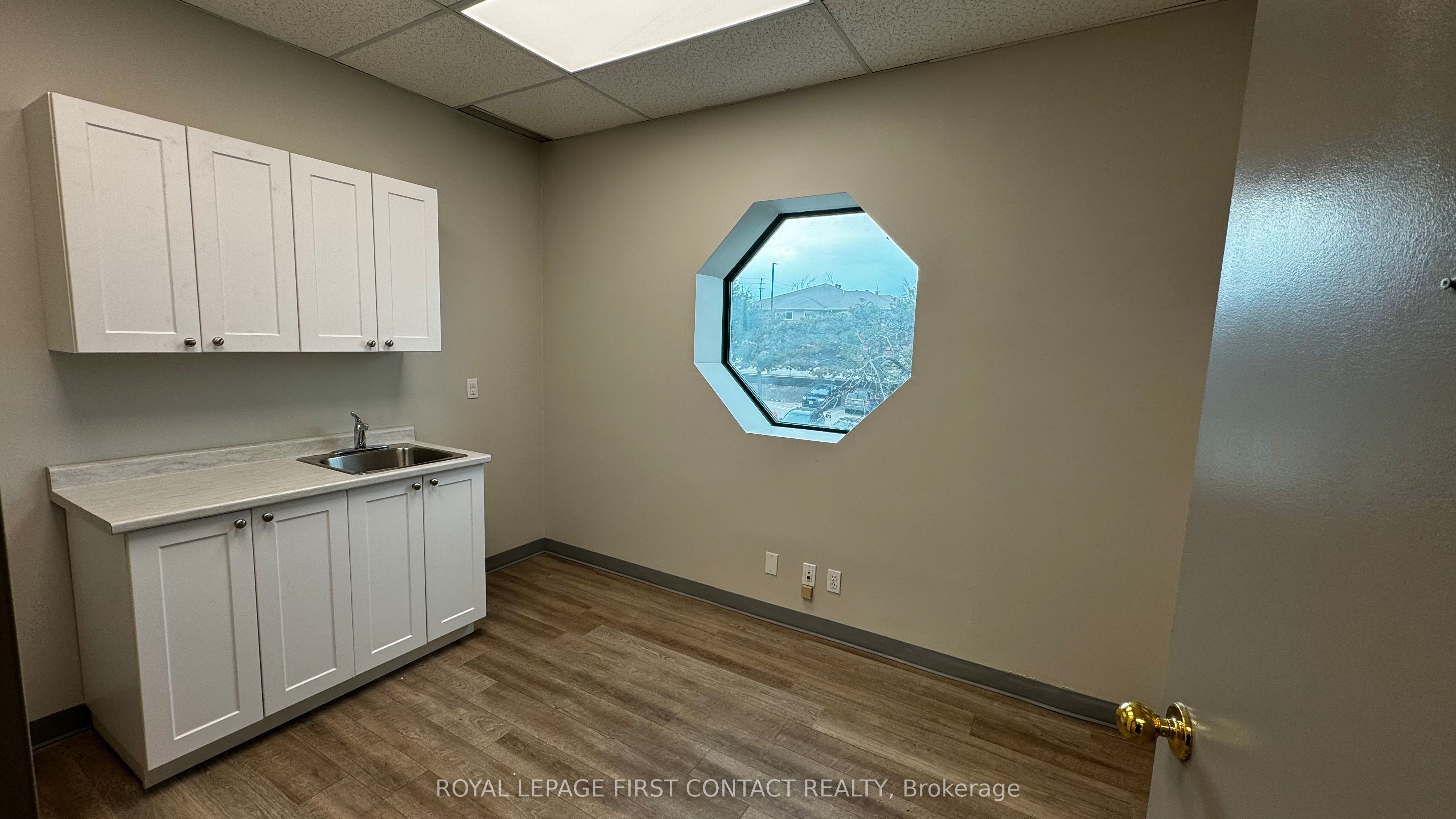 #201d - 190 Cundles Road Property Photo 9