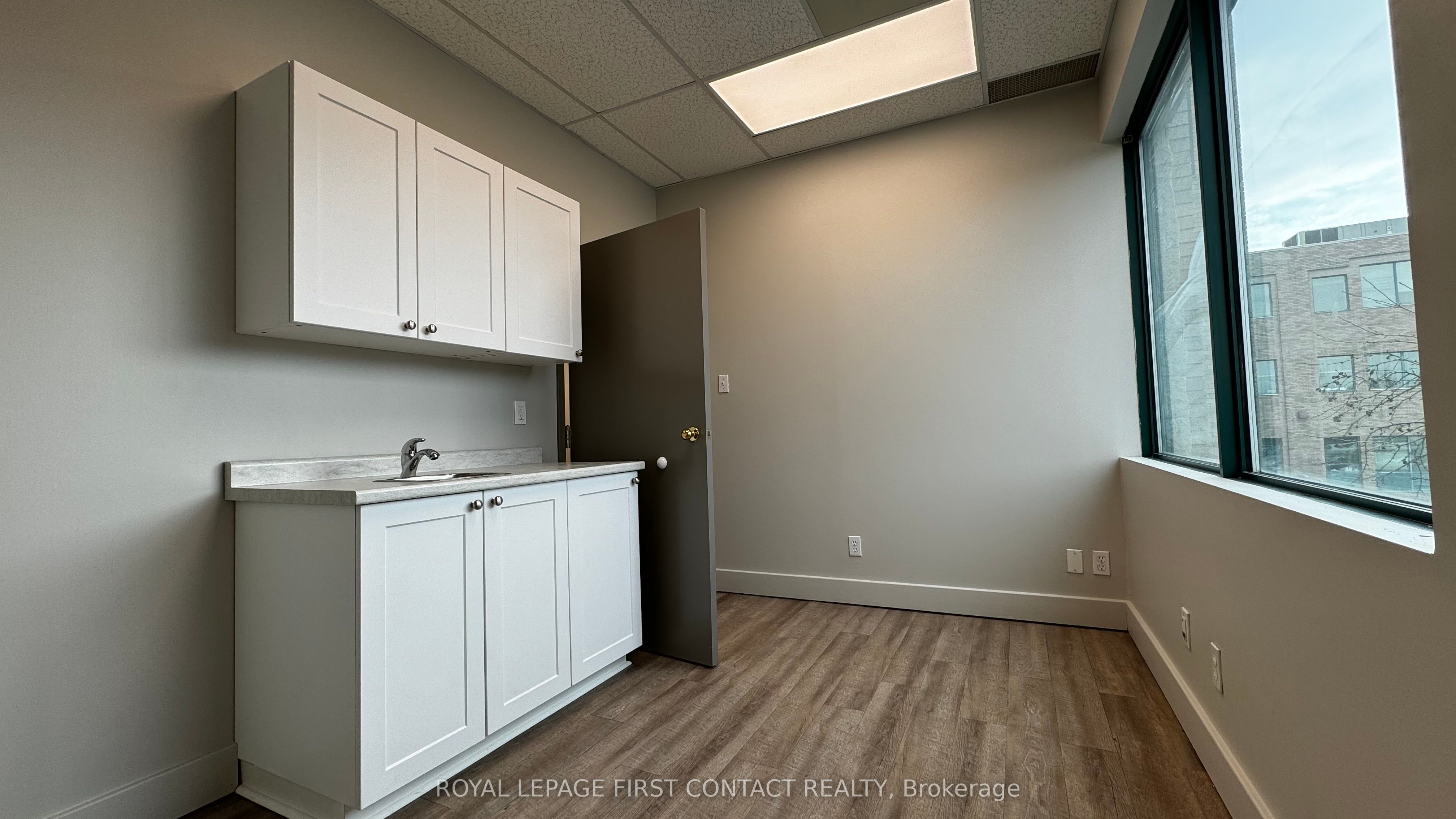 #201d - 190 Cundles Road Property Photo 10