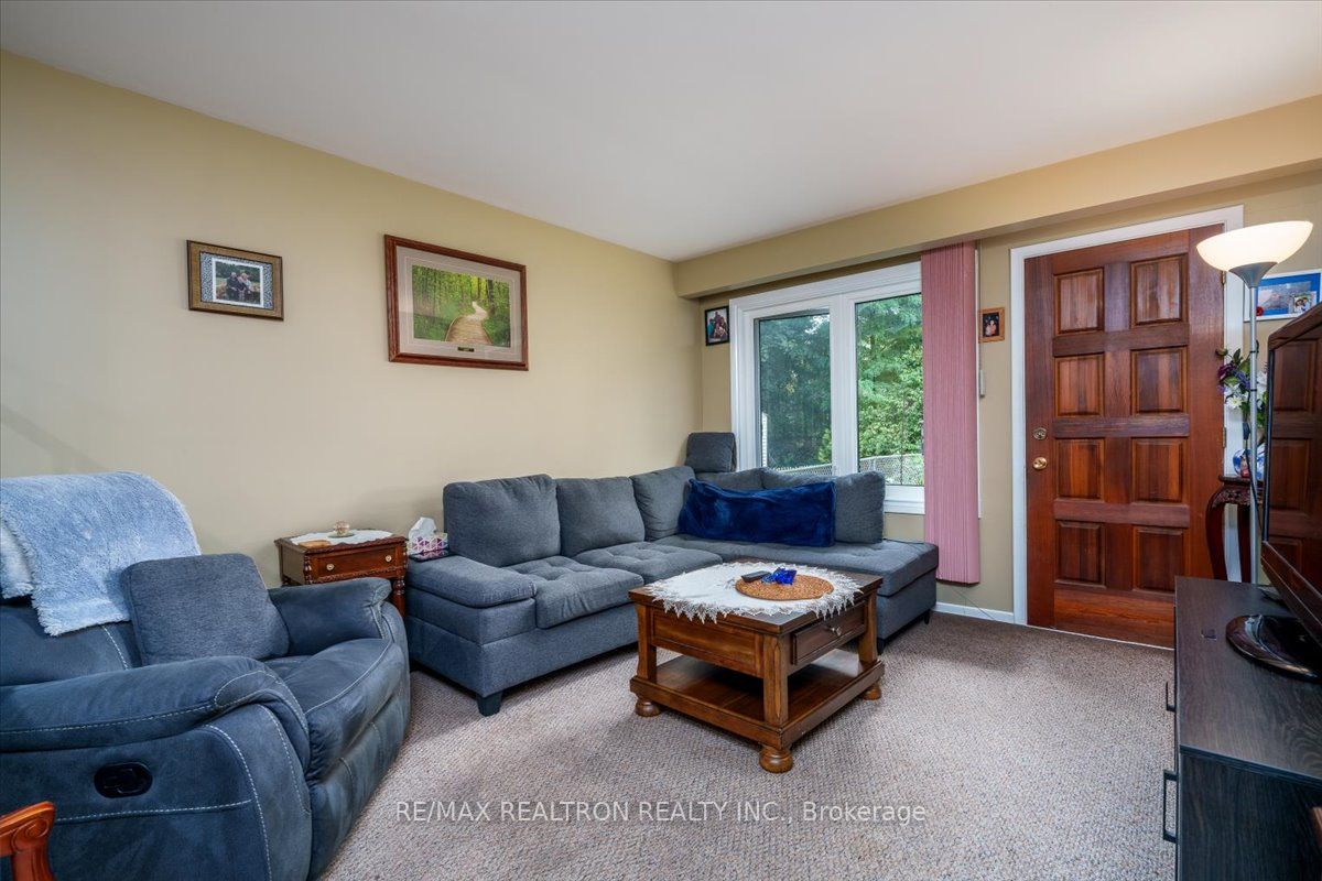16 Charlbrook Ave Property Photo 2