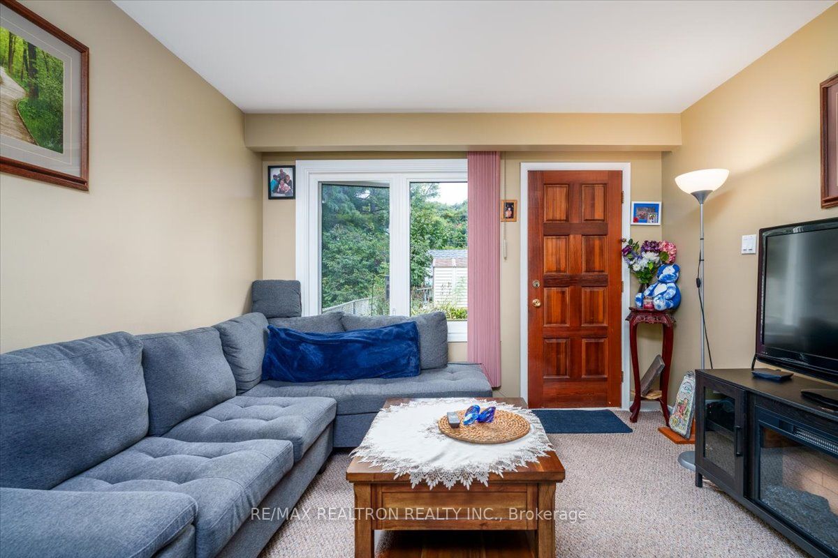 16 Charlbrook Ave Property Photo 3
