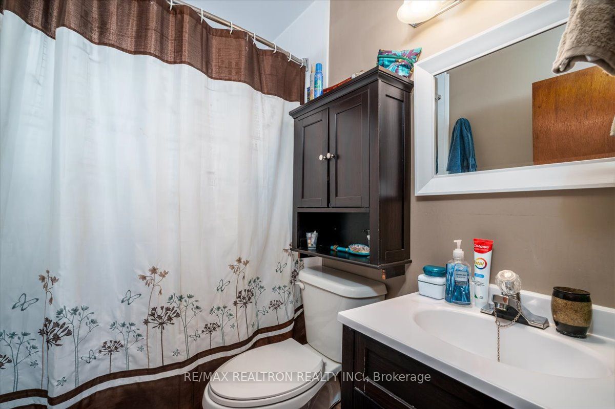 16 Charlbrook Ave Property Photo 7