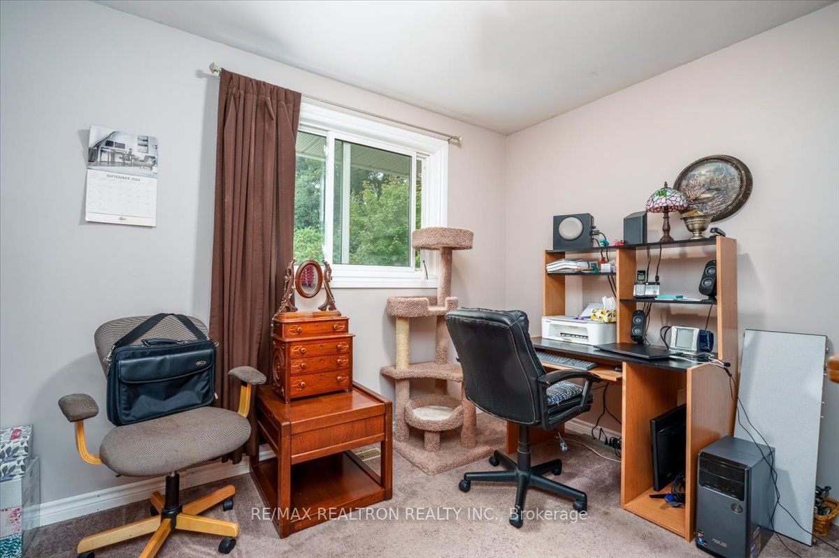16 Charlbrook Ave Property Photo 8