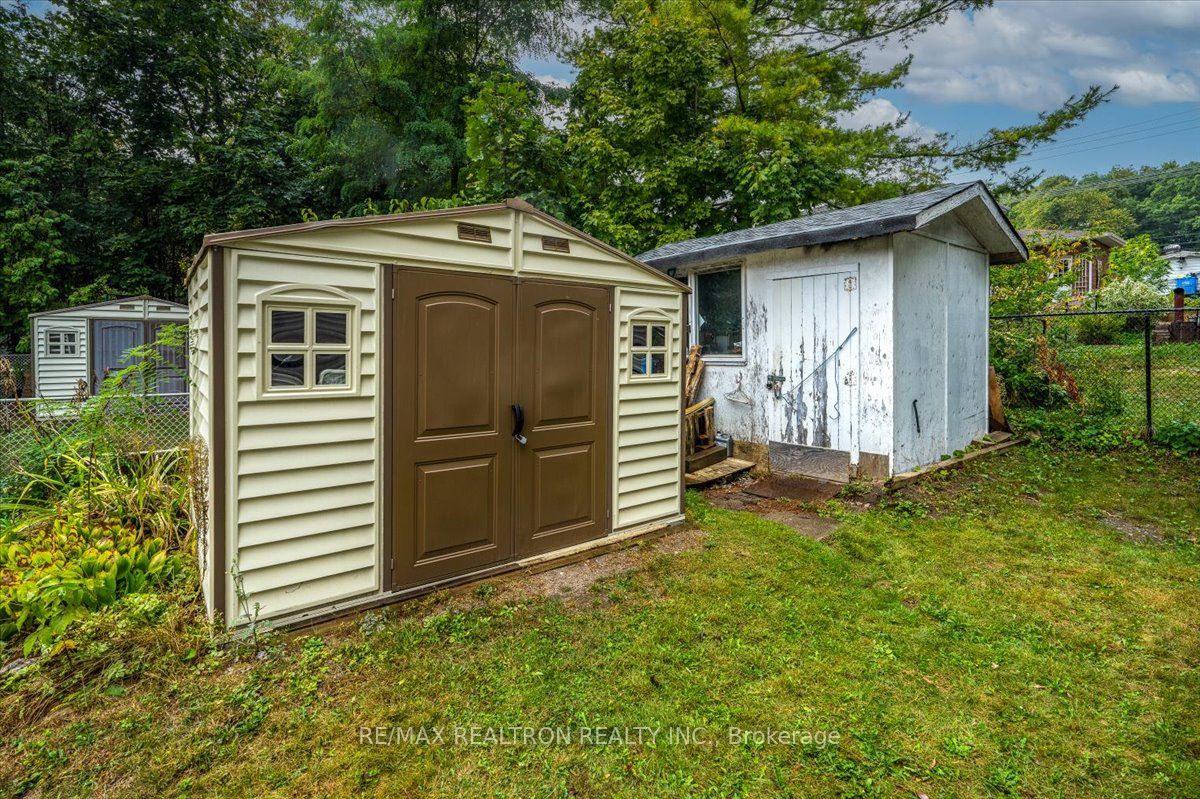 16 Charlbrook Ave Property Photo 11