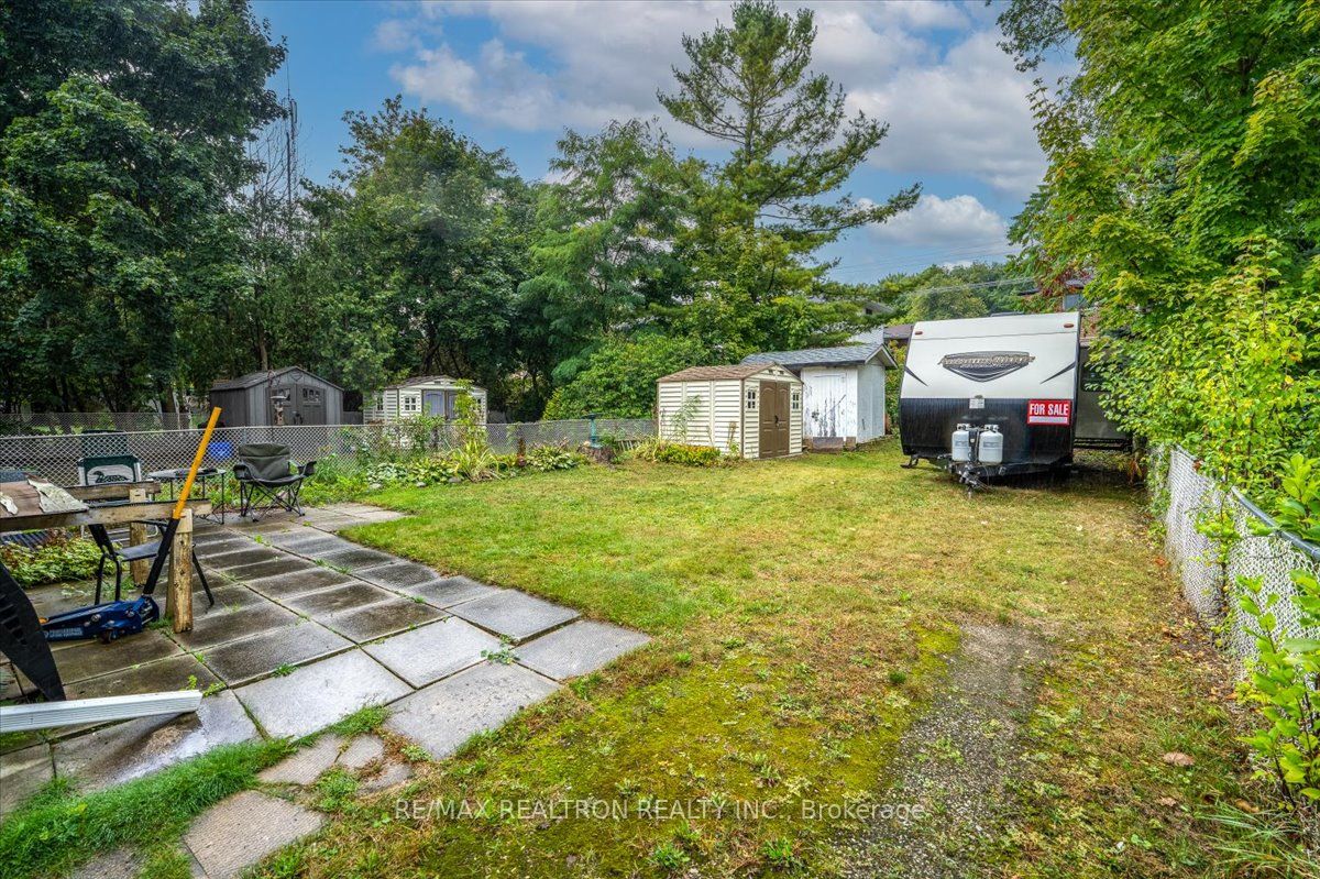 16 Charlbrook Ave Property Photo 13