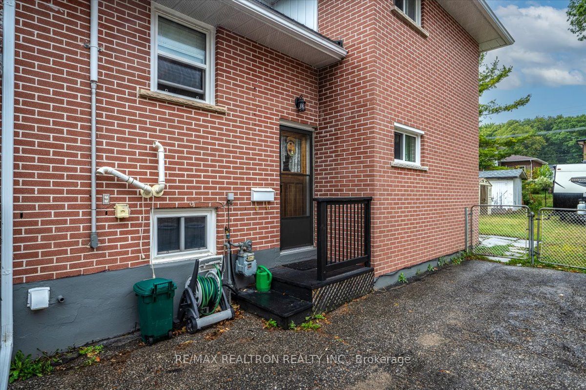 16 Charlbrook Ave Property Photo 15