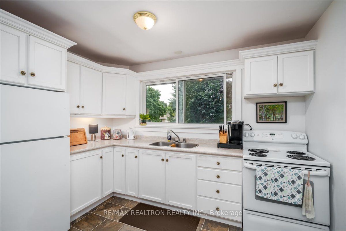 16 Charlbrook Ave Property Photo 23