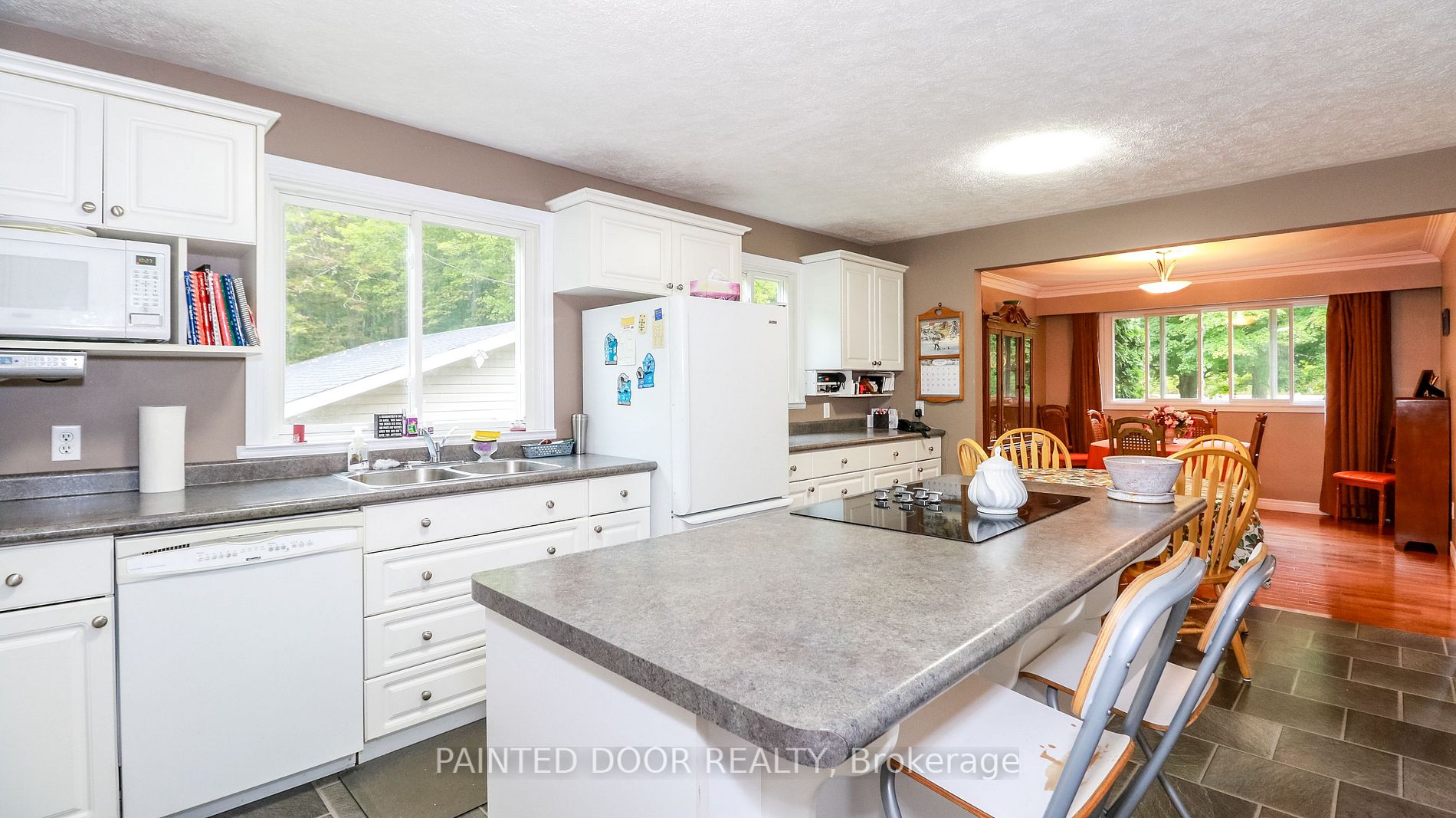 350 5 W Property Photo 2