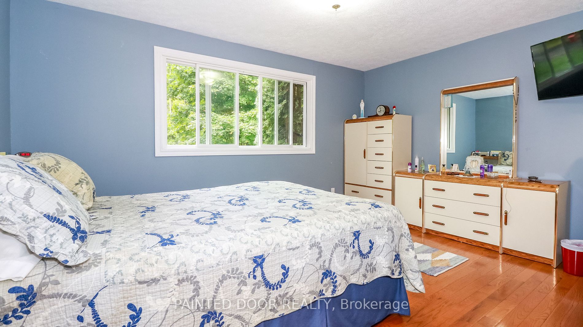 350 5 W Property Photo 7