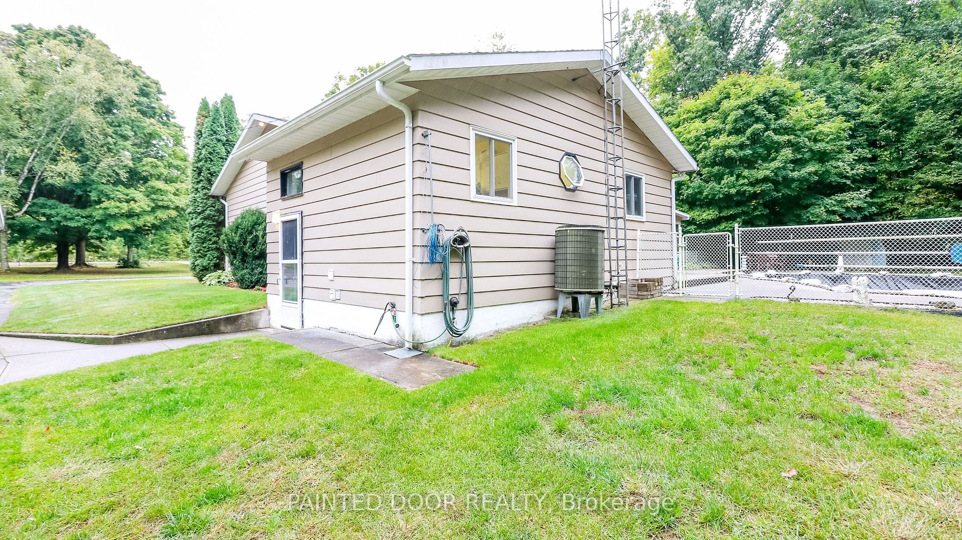 350 5 W Property Photo 24