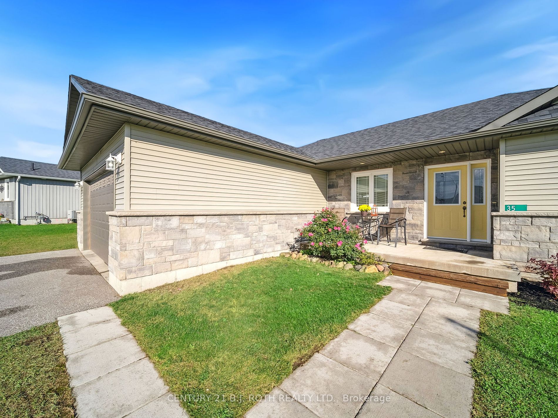 35 Grace Cres Property Photo 12