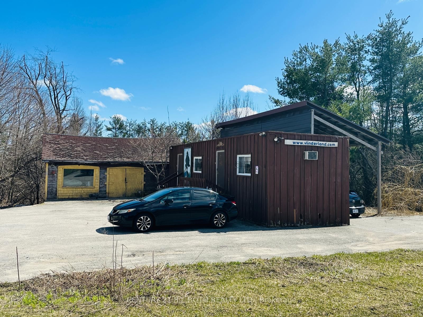 2925 Old Barrie Rd E Property Photo 9
