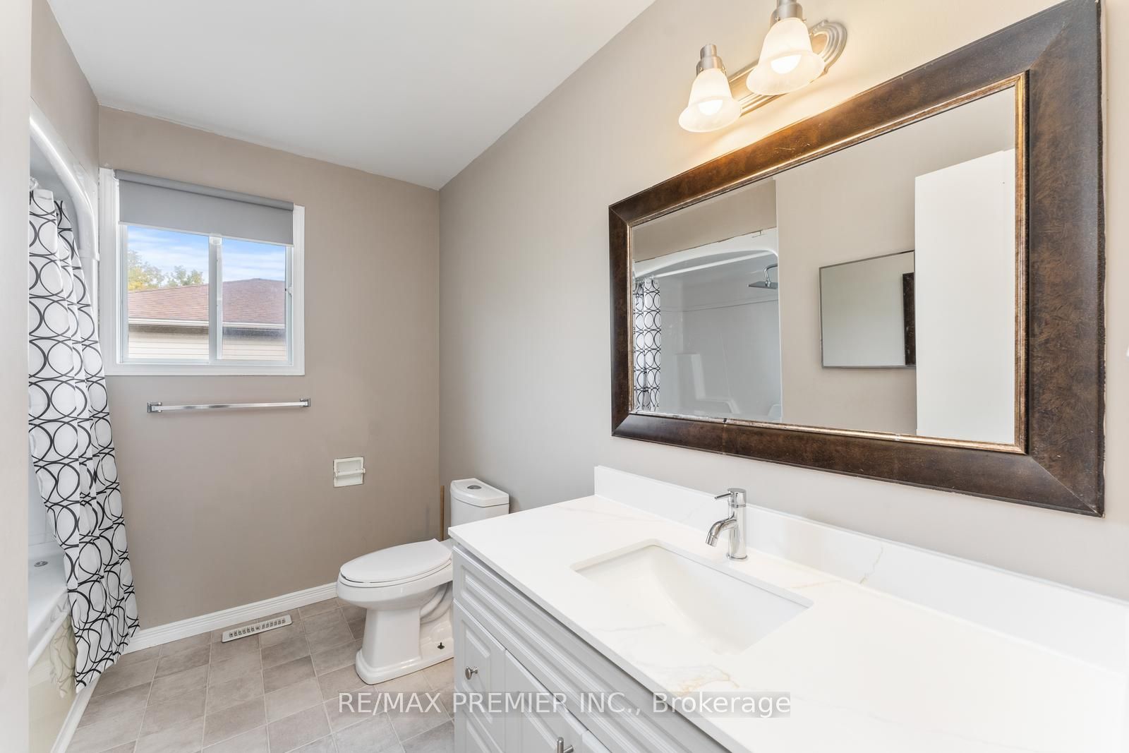 22 Bristow Crt Property Photo 6