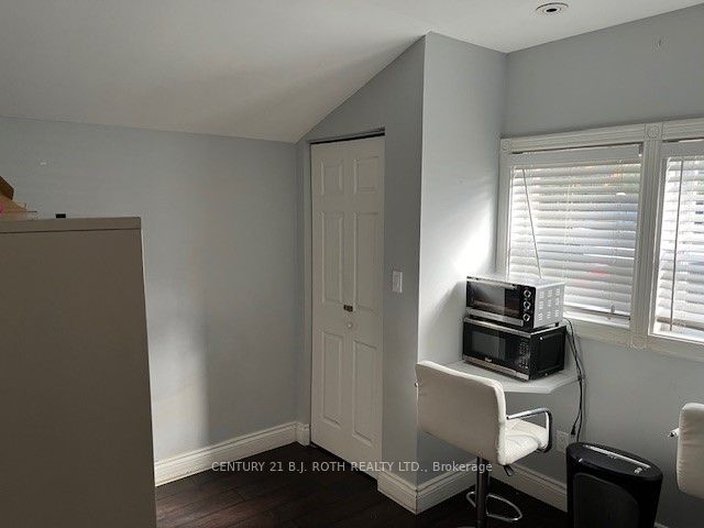 381 Mapleview Dr W Property Photo 5
