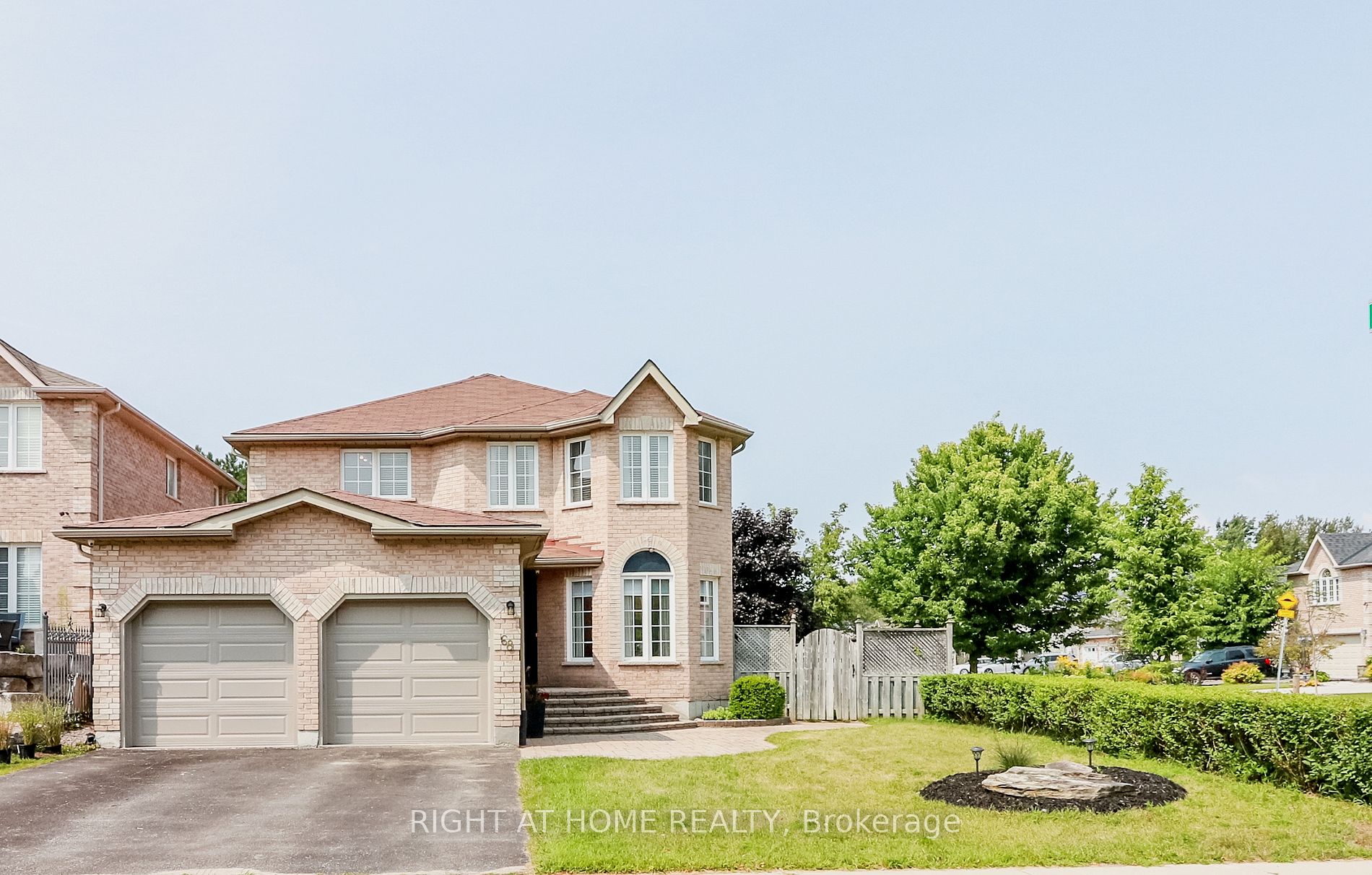 68 Stoneybrook Cres Property Photo