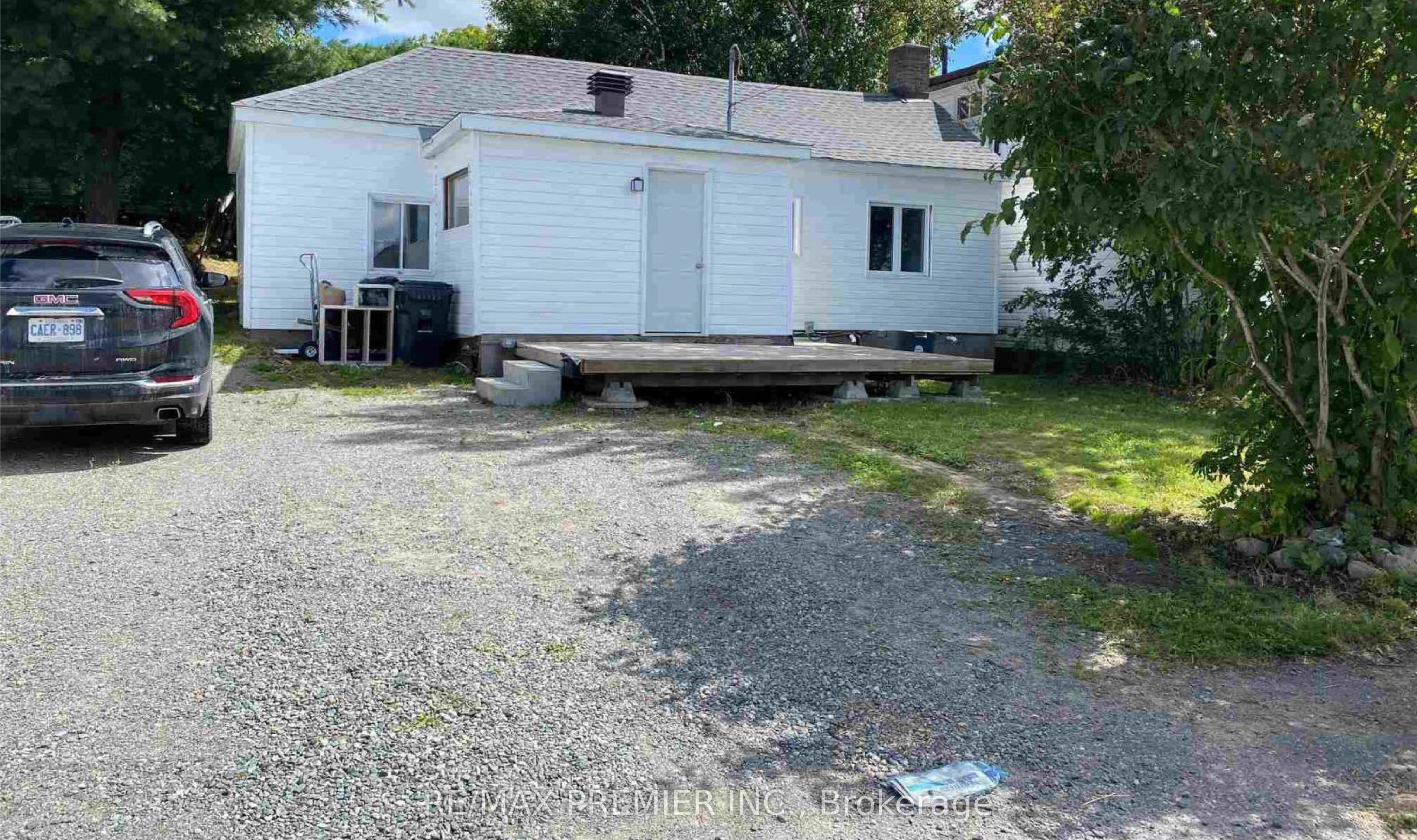 132 Carter Ave Property Photo