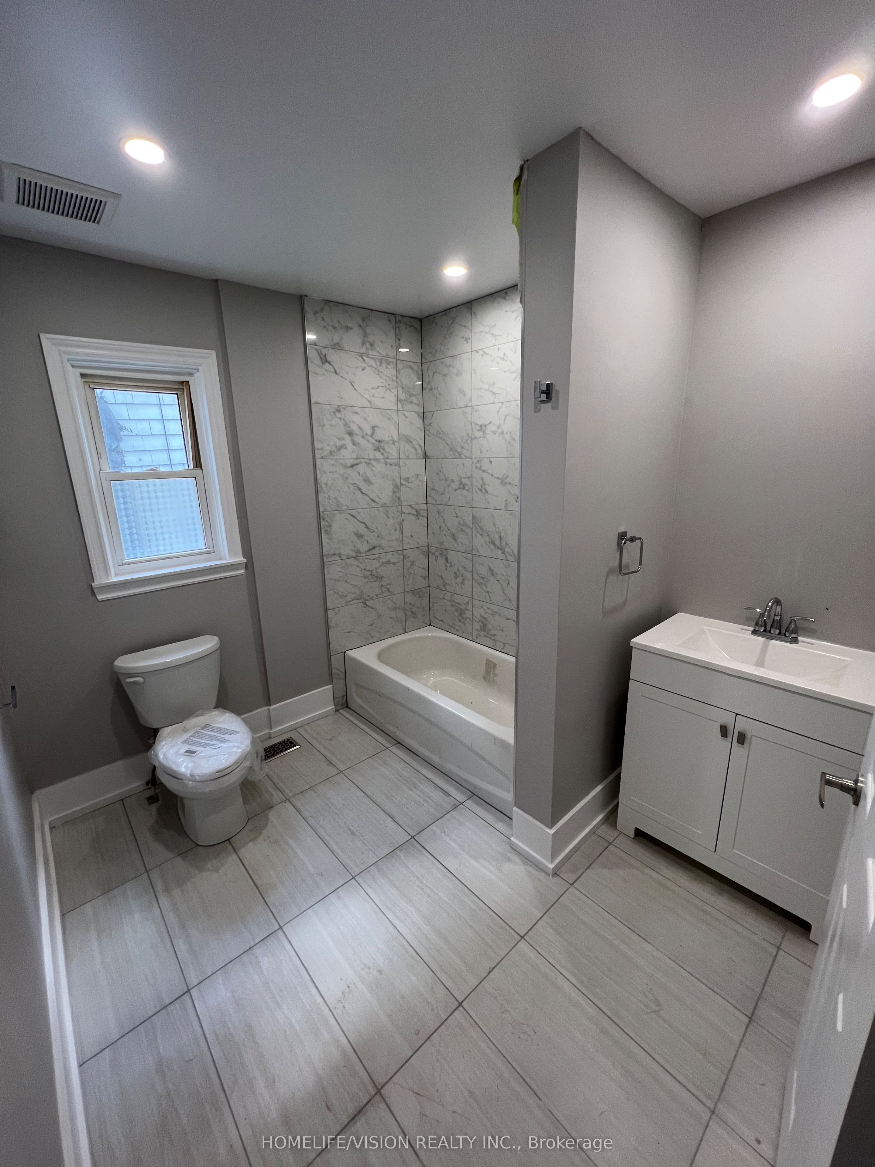 22 Kirkland Street W Main / Unit B Property Photo 1