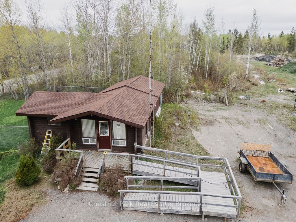 35 Niven Street S Property Photo 2